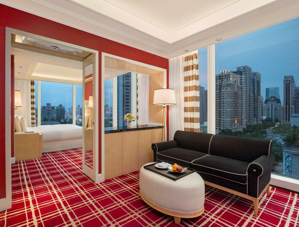 The Lin Hotel Тайчжун Номер фото A suite at the hotel