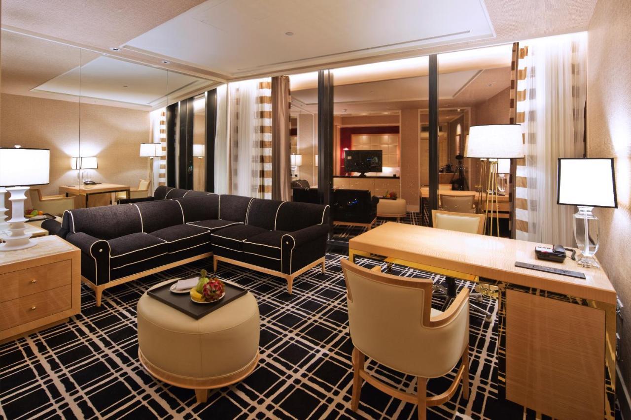 The Lin Hotel Тайчжун Екстер'єр фото The interior of a suite at the Mandarin Oriental, Seoul