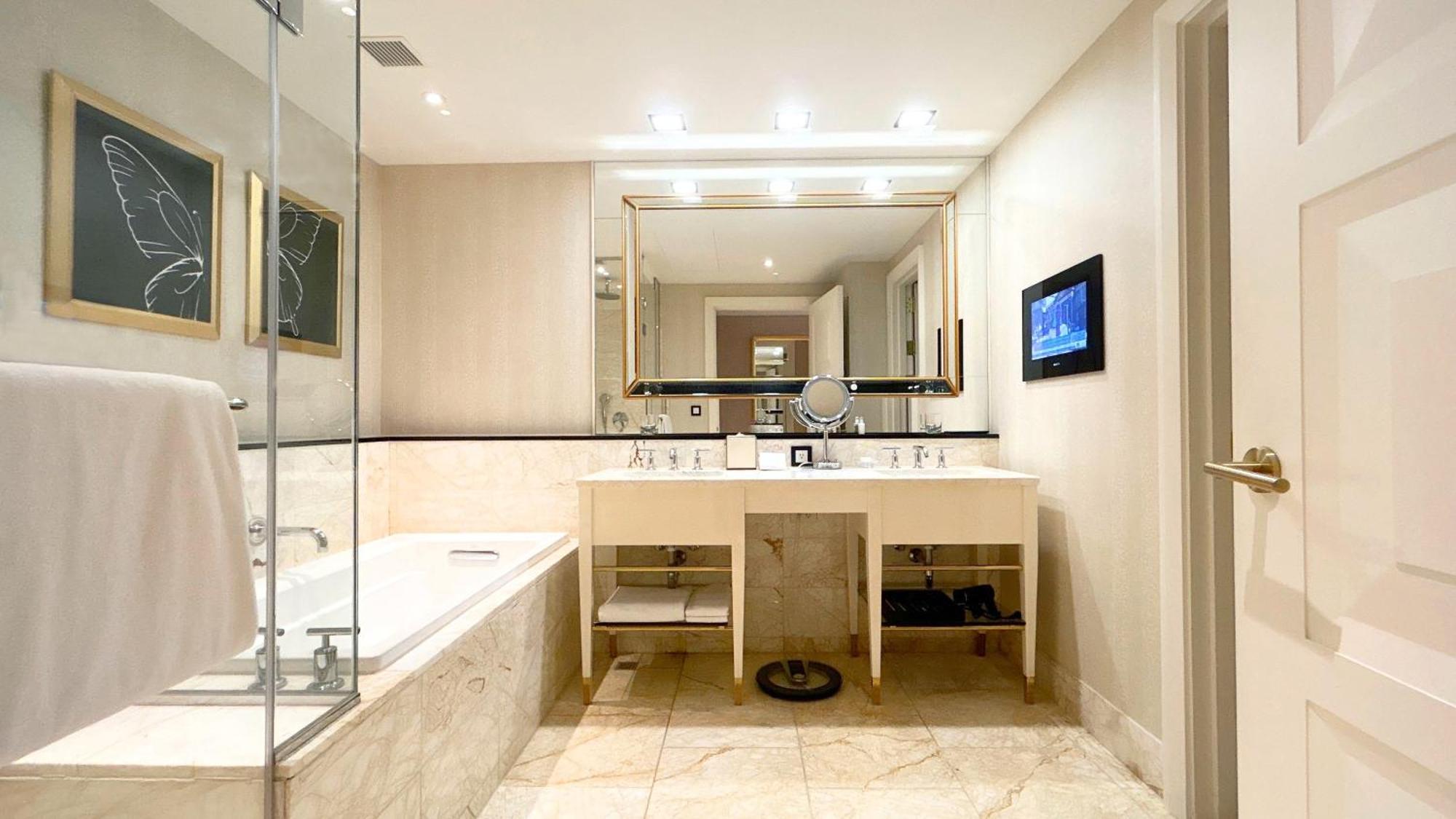 The Lin Hotel Тайчжун Екстер'єр фото Bathroom