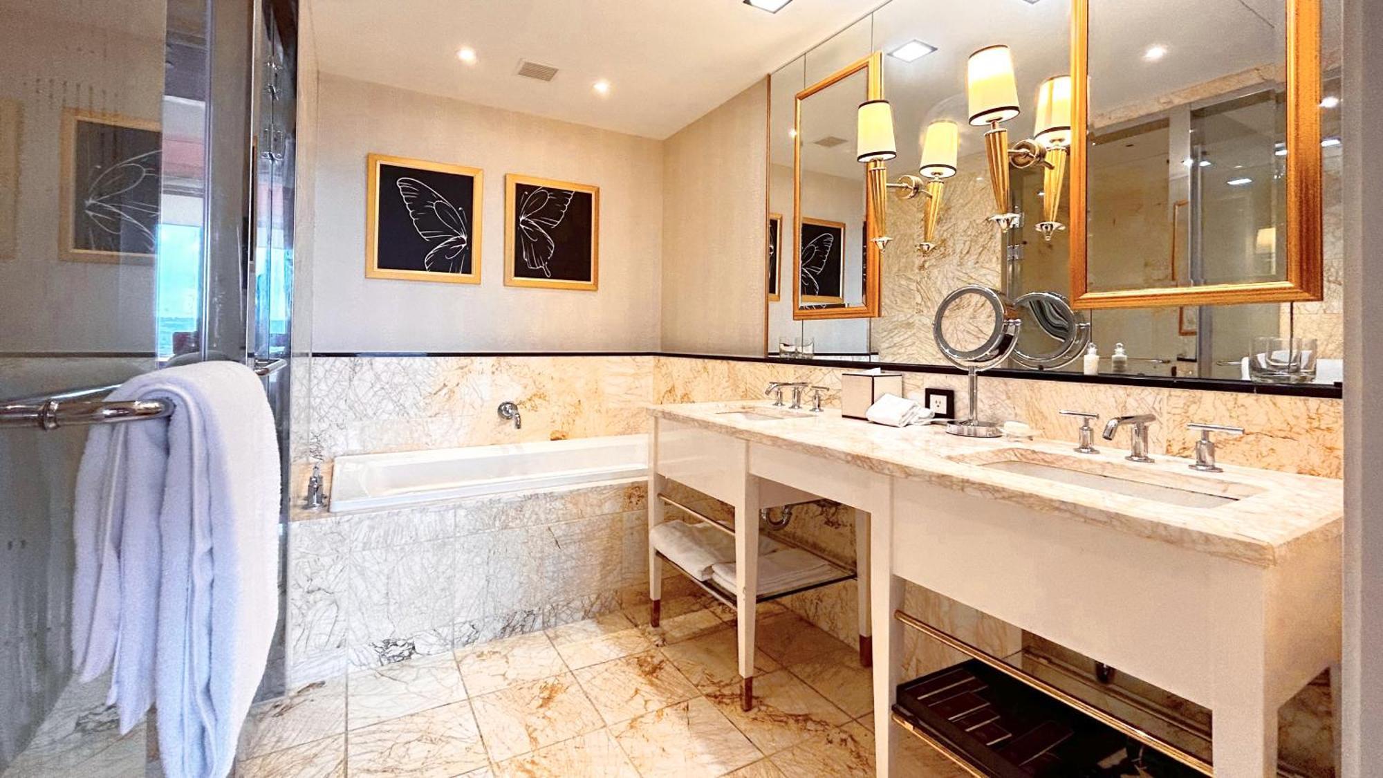 The Lin Hotel Тайчжун Екстер'єр фото A bathroom in a hotel