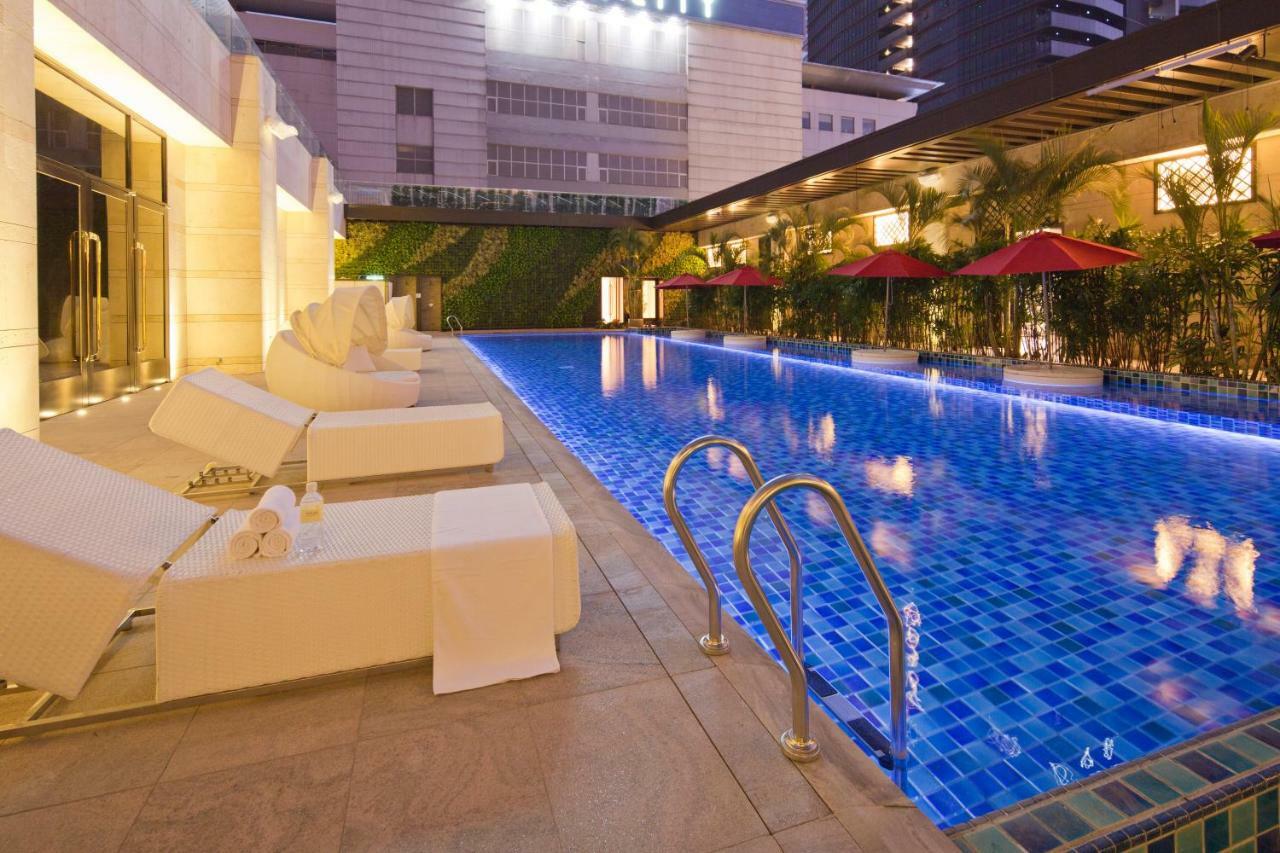 The Lin Hotel Тайчжун Екстер'єр фото The swimming pool at the hotel