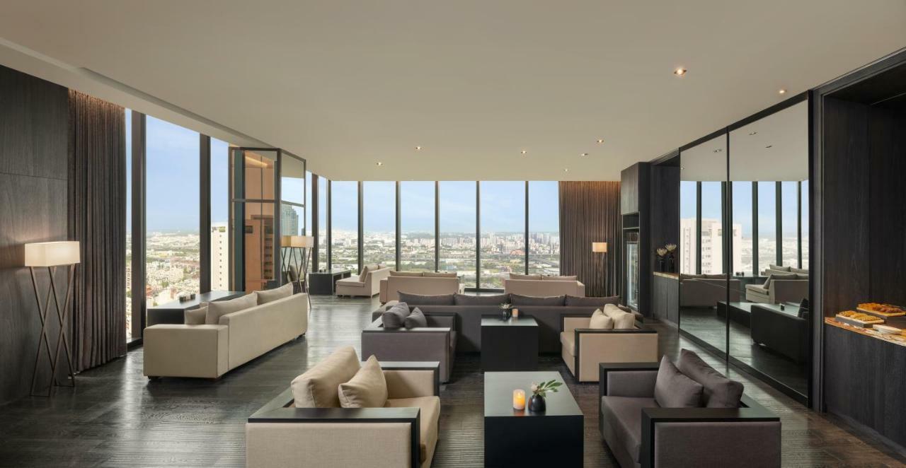 The Lin Hotel Тайчжун Екстер'єр фото The Club Lounge at the Ritz-Carlton, Dubai